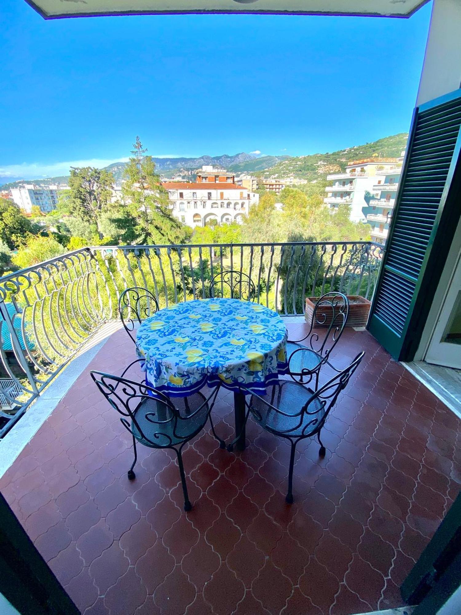 Casa Mar - Elegant Apartment With Pool And Panoramic Terrace In The Heart Of Sorrento Exterior photo